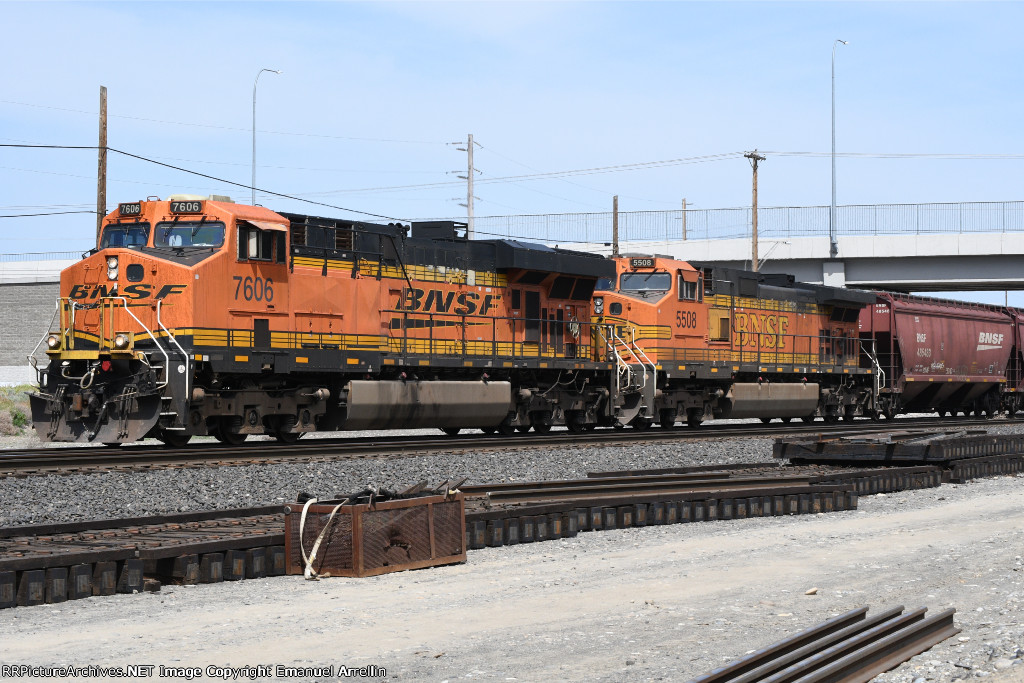 BNSF 7606 & 5508